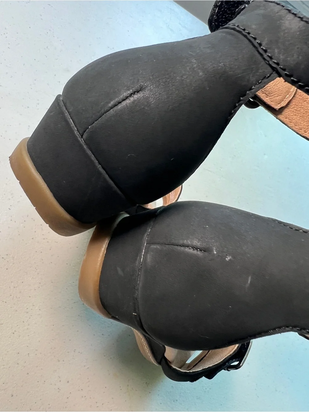Dansko nubuck closed